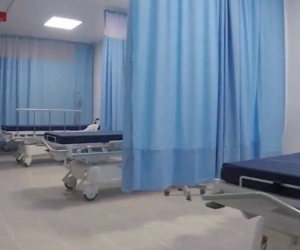 Una de las camas de la unidad de urgencias del hospital Fernando Troconis.