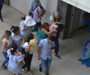 Los estudiantes a la entrada de las audiencias en Santa Marta.	