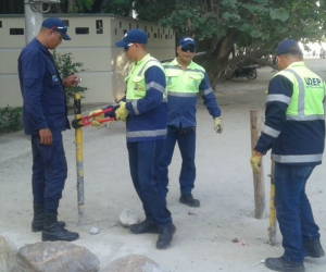 Momentos en que funcionarios del Distrito retirar el encerramiento.