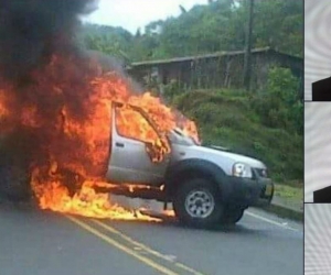 Así quedó la camioneta en que se transportaban los tres agentes. 