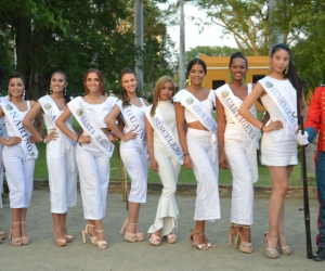 Las candidatas durante su visita a la Quinta de San Pedro Alejandrino.