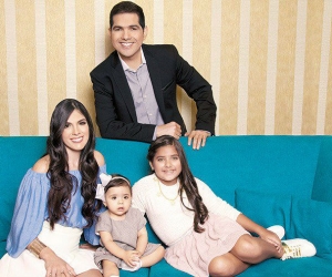 El artista vallenato junto a su esposa y dos de sus hijas.