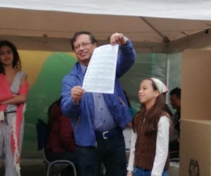 Gustavo Petro votando la consulta.