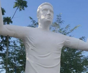 Estatua de Falcao.