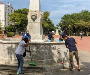 Jornada de limpieza a esculturas del Centro Histórico.