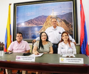  La gobernadora Rosa Cotes junto a la presidenta de la Asamblea, Claudia Patricia Aarón, instalaron el periodo de sesiones. 