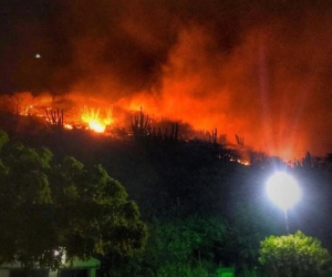  Imagen del incendio forestal en el Rodadero, del pasado lunes.