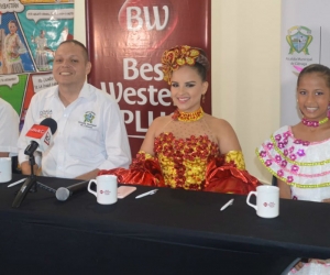 Luis Alberto Fernández Quinto, Secretario de Salud; Egardo 'Nene' Pérez, alcalde de Ciénaga; Nicol Díaz, Reina Central del Caimán y Luisa Urieles, Reina Infantil