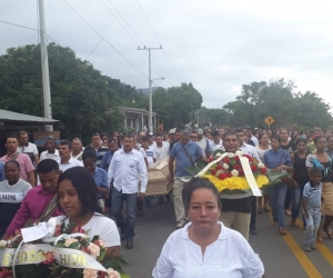 La comunidad de la zona rural también acompañó las honras fúnebres. 