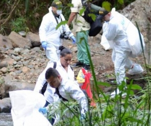 Las autoridades realizaron la inspección de los cadáveres.