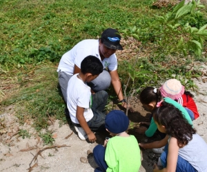 Dadsa Kids sembró árboles en la ronda hídrica de la quebrada Tamacá. 