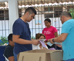 Las urnas se abrieron a las 8:00 a.m. y cerraron a las 4:00 p.m. 