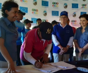 Firma de acuerdo entre Parques Nacionales y Asociación Ecoturística de Taganga.