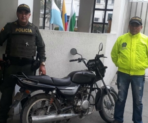 Motocicleta recuperada por la Policía en Santa Marta.