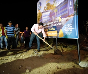 El alcalde Rafael Martínez puso la primera piedra de la obra en Ciudad Equidad.