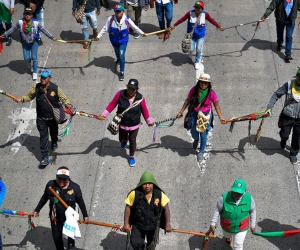Guardia indígena en la marcha 4D en Bogotá