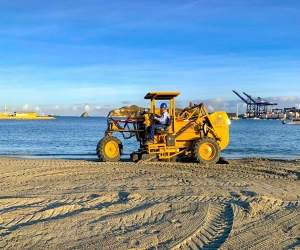 Limpieza de playa de Bahía de Santa Marta 