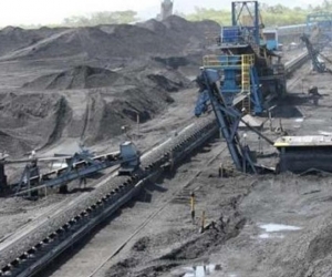 El Consejo de Estado de Colombia ordenó suspender la operación de la Drummond en 15 pozos de gas asociados a mantos de carbón que la multinacional explota en el departamento del Cesar.