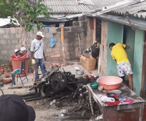 Bomberos controlaron el incendio. 