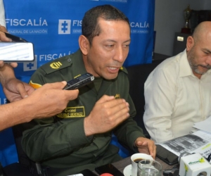 Coronel Gustavo Berdugo y director seccional de Fiscalía, Vicente Guzmán, en una rueda de prensa.