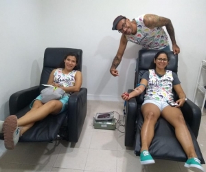 Jovenes samarios del equipo deportivo Ultimate llamados 'YSANGAS' se suman a la campaña de donar sangre