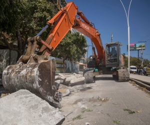 Inician reparación de losas del pavimento en Avenida del Ferrocarril