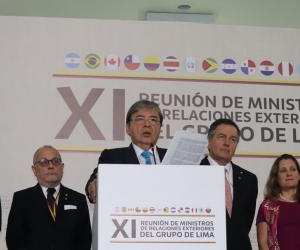 El canciller colombiano Carlos Holmes Trujillo leyó el comunicado conjunto de los países miembros.