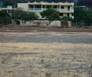 Lote donde se construirá el megacolegio de Taganga.