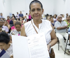 En la tarde de este viernes se entregaron 75 títulos de predios a familias samarias.