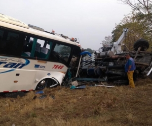 Así quedaron los vehículos involucrados en el accidente, en el punto conocido como El Minuto, cerca de Aguachica.