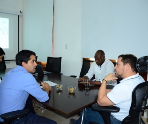 Reunión  entre el alcalde Rafael Martínez y el viceministro de Vivienda, Víctor Saavedra para proyecto de predios en Santa Marta