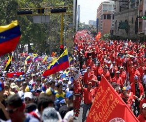 Tensión en el vecino país por la salida a las calles de ambos bandos. 