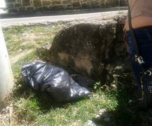 Uniformados arribaron a la zona, y tras inspeccionar el contenido de la bolsa, constataron que se trataba de un infante con apenas horas de nacido.