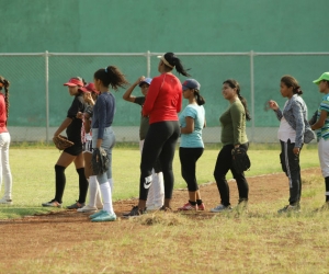 Integrantes de las selecciones Magdalena de sóftbol.