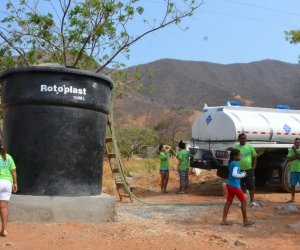 Uno de los tanques instalados en la parte alta de Taganga.