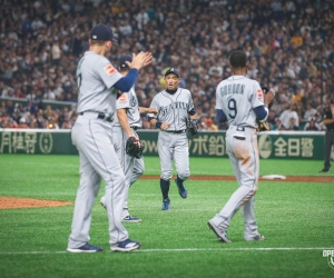Ante un público exultante que lo ovacionó hasta el delirio, Ichiro, puso fin a una brillante carrera.