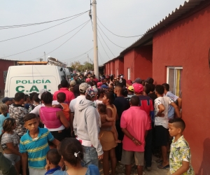 Curiosos llenaron la vivienda donde ocurrió el atentado