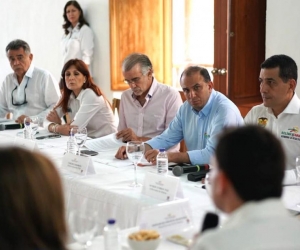 Gobernadores de la Costa en la reunión.