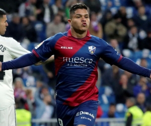 El delantero colombiano del Huesca Juan Camilo 'Cucho' Hernández celebra su gol ante el Real Madrid.