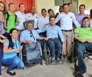 Jairo Clopatofsky Ghisays, alto Consejero Presidencial para la Participación de las Personas con Discapacidad, entregó el reconocimiento.