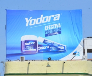 Este primero de mayo apareció la valla de una publicidad de Yodora, en vez de la de Fuerza Ciudadana.