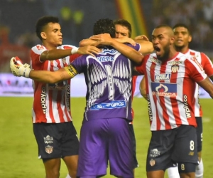 Jugadores del Junior celebrando el golazo del empate con Sebastián Viera.