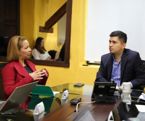 Reunión entre gerente de Essmar, Ingrid Aguirre y El ministro de Vivienda, Ciudad y Territorio, Jonathan Malagón