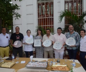 Chefs y propietarios de restaurantes en Santa Marta ganadores de los premios La Barra