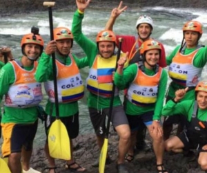 Grupo nacional de Rafting 'Remando por la Paz'