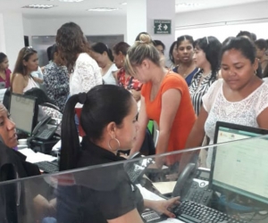 Las personas interesadas deben asistir con su hoja de vida.