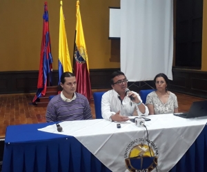 De izquierda a derecha: Alexander Giraldo, docente de la Universidad del Valle, Juan Carlos Yepes, docente de la Universidad de Caldas y la docente de la Universidad Pedagógica Nacional, Isabel Garzón. 