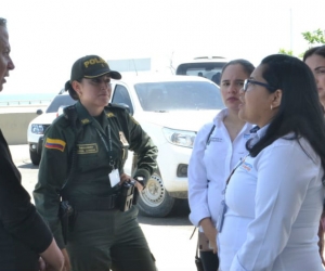 Aneta Ernest, extranjera que permanece en el Aeropuerto Simón Bolívar.