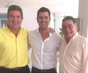Eduardo Díaz Granados (izq), el Mello Luis Miguel Cotes (centro) y el congresista Hernando Guida (der), reunidos el pasado viernes.