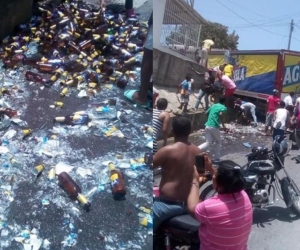 Camión de carga se volteó